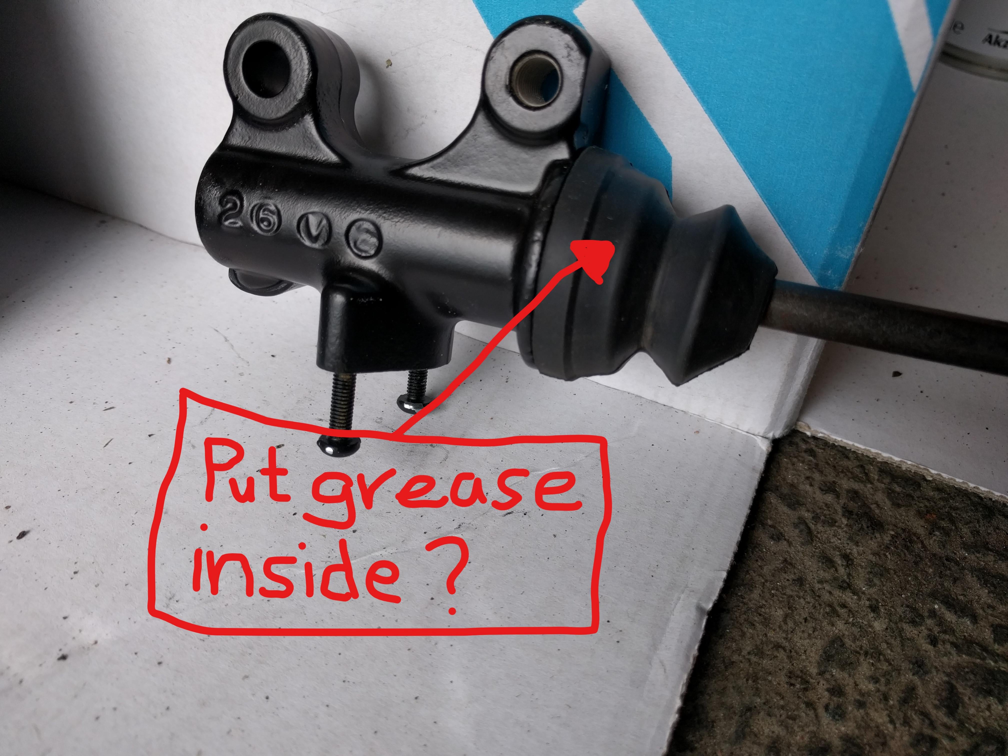 Piston stuck i rear master cylinder